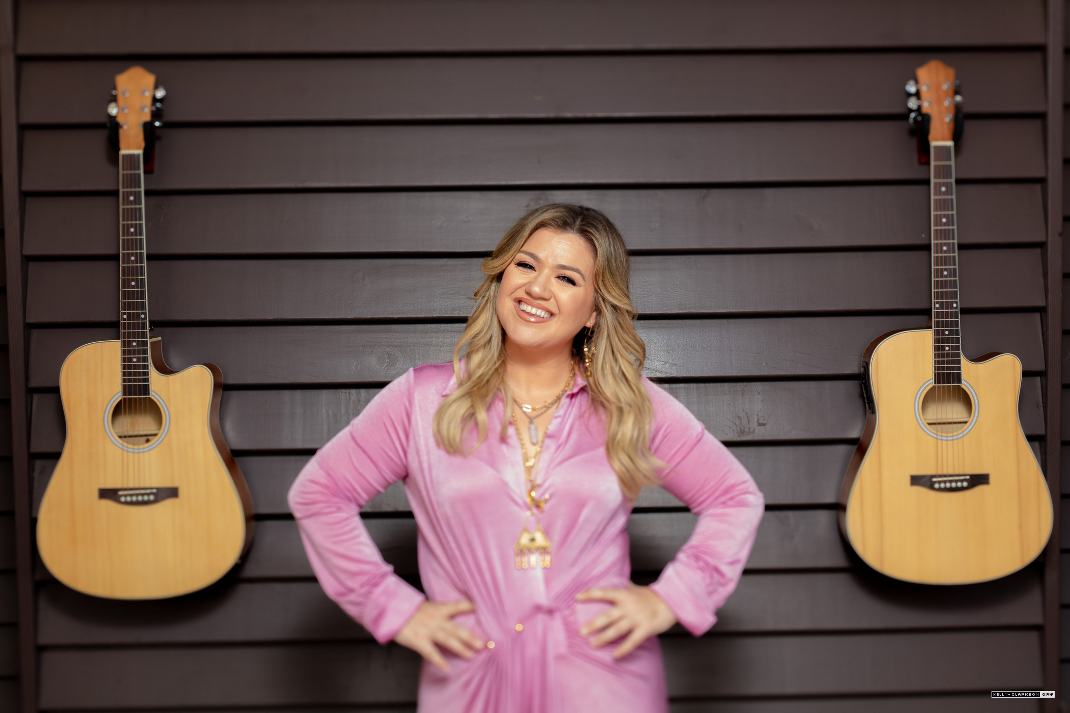 Press/Photos: Kelly Clarkson wants to ‘light up America’s life,’ even on the days she feels dark