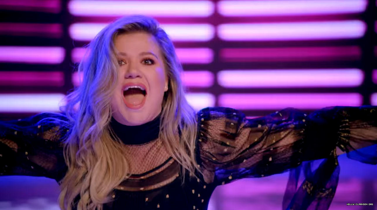 Kelly Fansite Kellys First Day - 00004 - Kelly Clarkson Love - the largest kelly ...